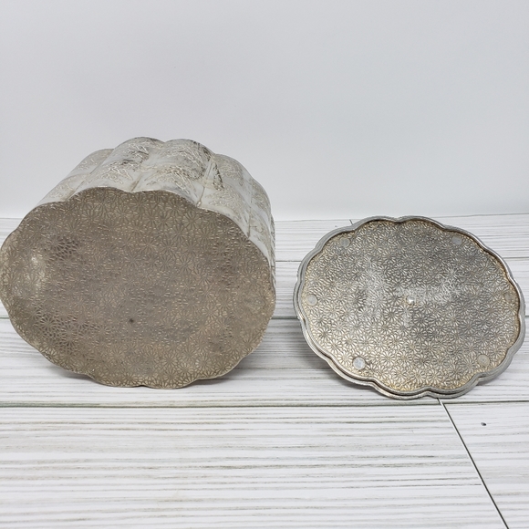 Oval Scalloped Jewelry Trinket Box Red Interior Lined Removeable Lid Acorn Hande - Picture 15 of 16